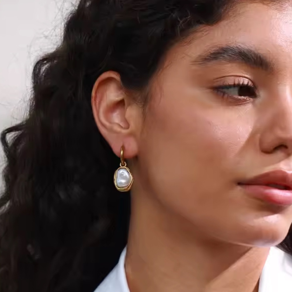 Golden Pearl Drop Earrings – Classic Chic Everyday Luxury